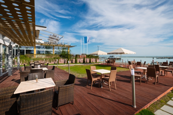Hotel Yacht Wellness & Business (Siófok)